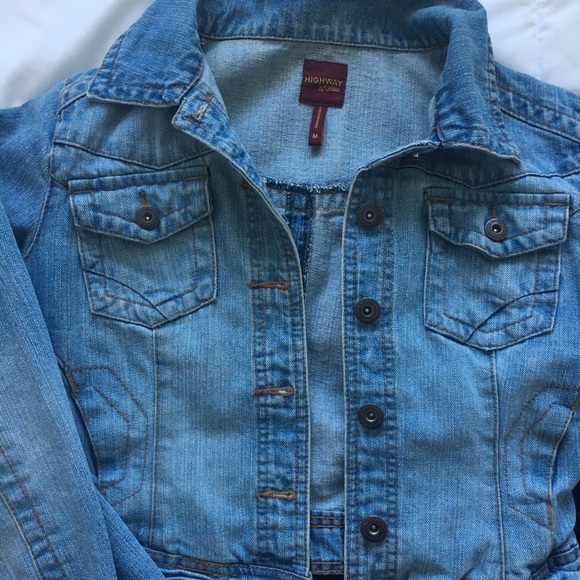 Cropped Jean Jacket - Picture 2 of 4